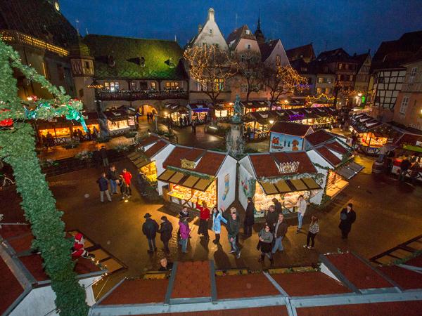 Marché de Noël à Colmar, place du Koïfhus