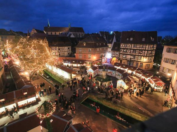 Marché de Noël à Colmar, place du Koïfhus